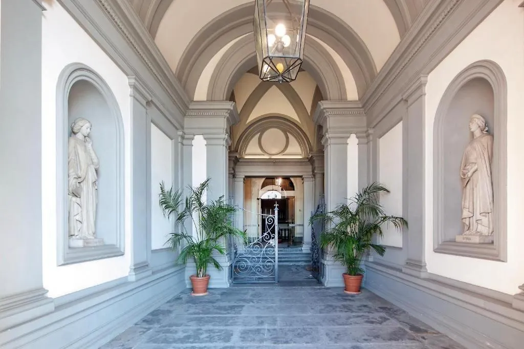 Elegant Apartment In A Historic Building, Just A Few Steps From The Duomo Florence