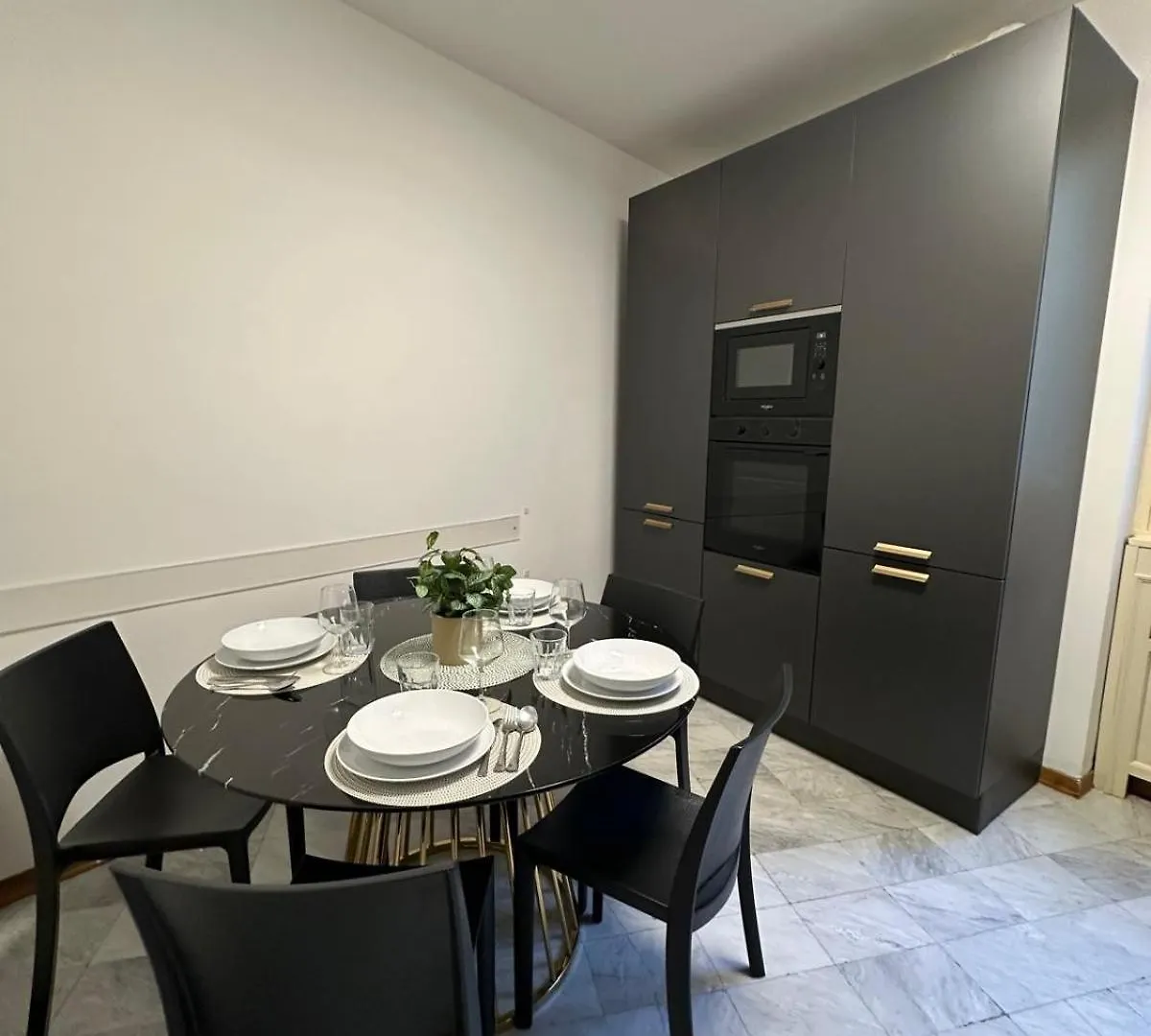 Elegant Apartment In A Historic Building, Just A Few Steps From The Duomo Firenze Italia